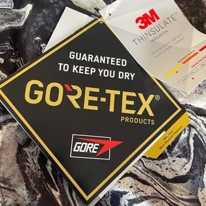 Womens Spyder Winner Tailored Snow Pant Size 6-R. New with tags.